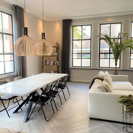 アパート Penthouse Apartment 