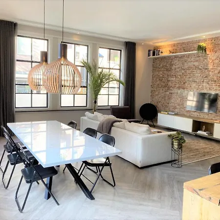 アパート Penthouse Apartment 